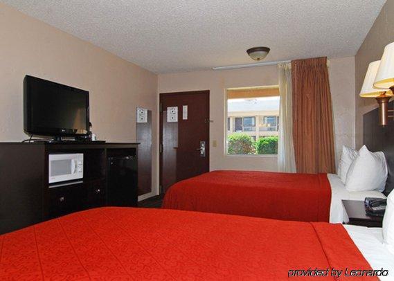 Red Roof Inn & Suites Oklahoma City Southwest Room photo